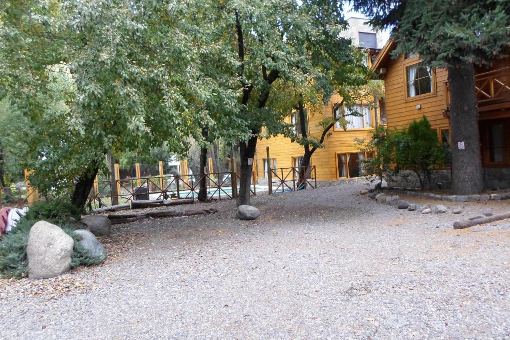 Apart Hotel Robles Del Sur San Martín de los Andes 外观 照片